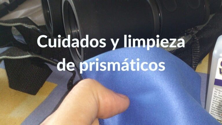 Foto de una gamuza y unos prismáticos con el texto: Cuidados y limpieza de prismáticos