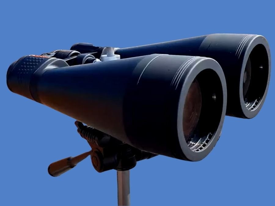Imagen con foto de los prismáticos astronómicos Celestron SkyMaster 20x80