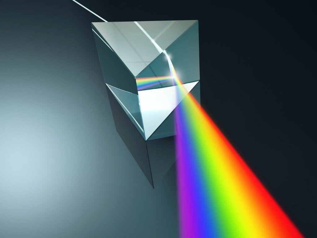 Foto de un prisma refractando la luz