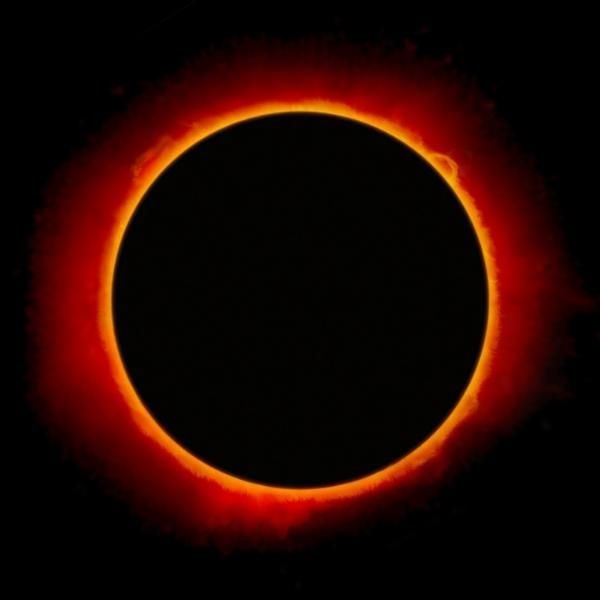 Foto de un instante de un eclipse total de Sol.