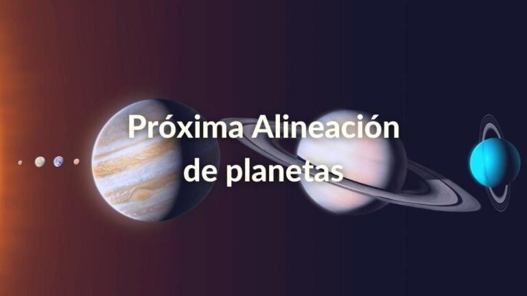 Imagen ficticia de una alineación planetarias con el texto "próxima alineación de planetas" sobre escrito en letras de color blanco.